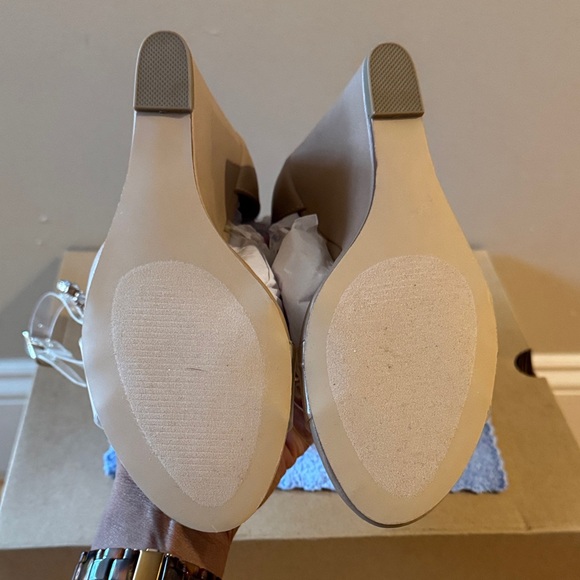 Yulanda Jeweled Gladiator Wedge Women's Sandals - Picture 4 of 8